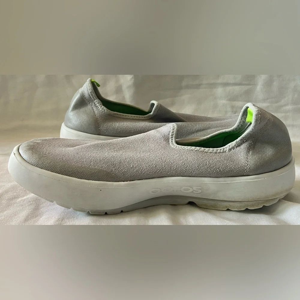 OOFOS OOmg eeZee Low Women's Comfort Sneakers Shoes White Size 8